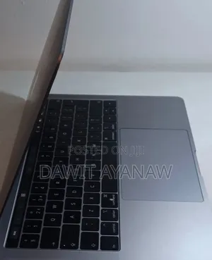 New Laptop Apple MacBook Pro 2018 8GB Intel Core I5 SSD 512GB