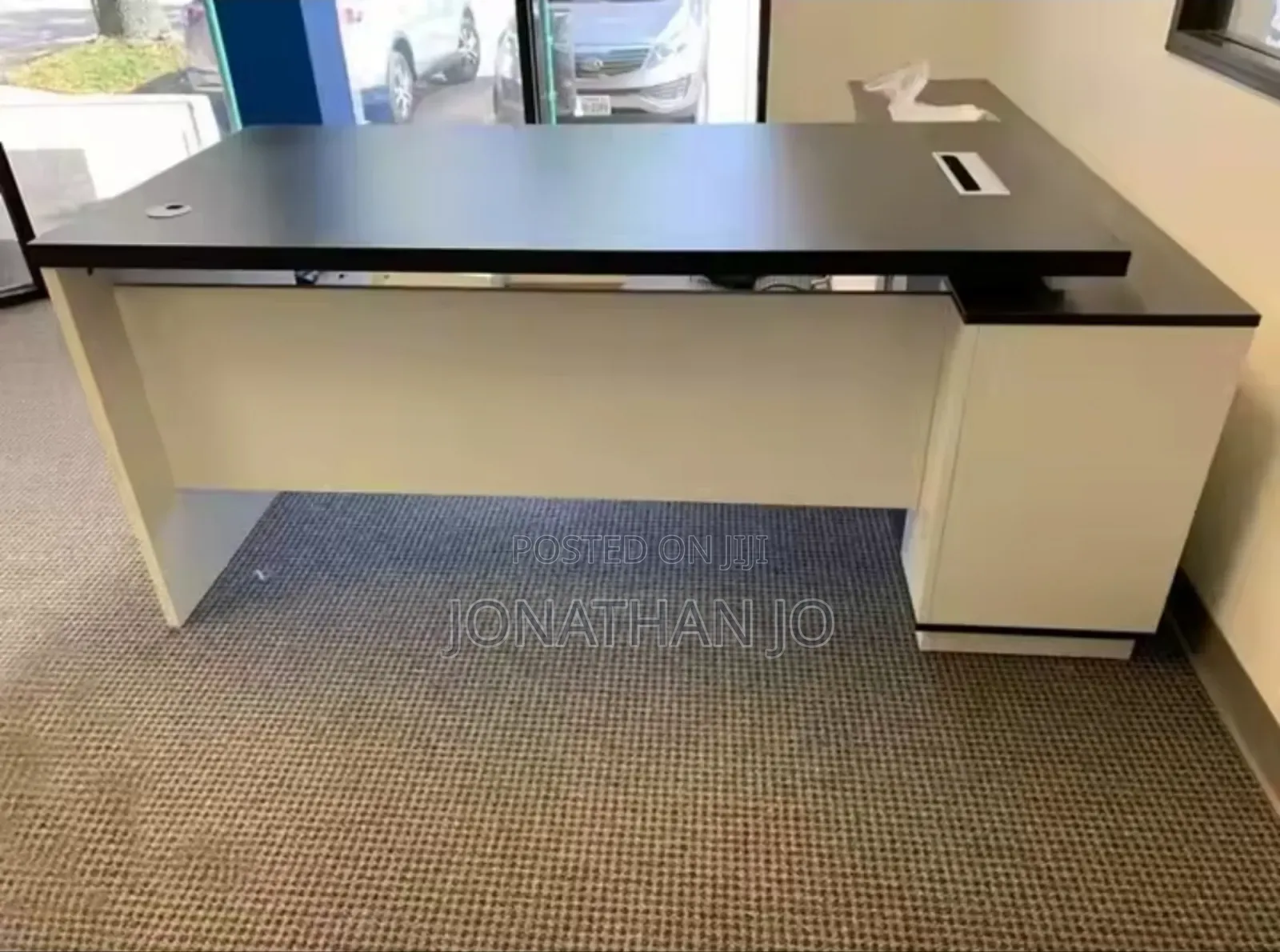 Big Big Discount Manager Table