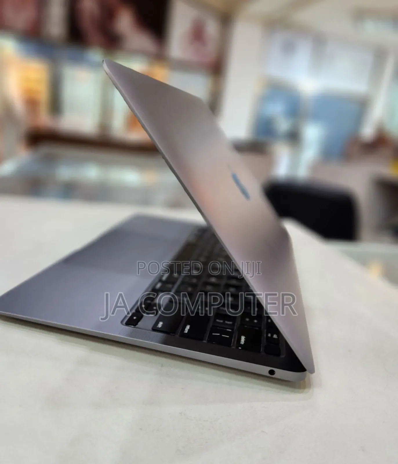 New Laptop Apple MacBook Air 2020 M1 8GB Intel Core I3 SSD 256GB