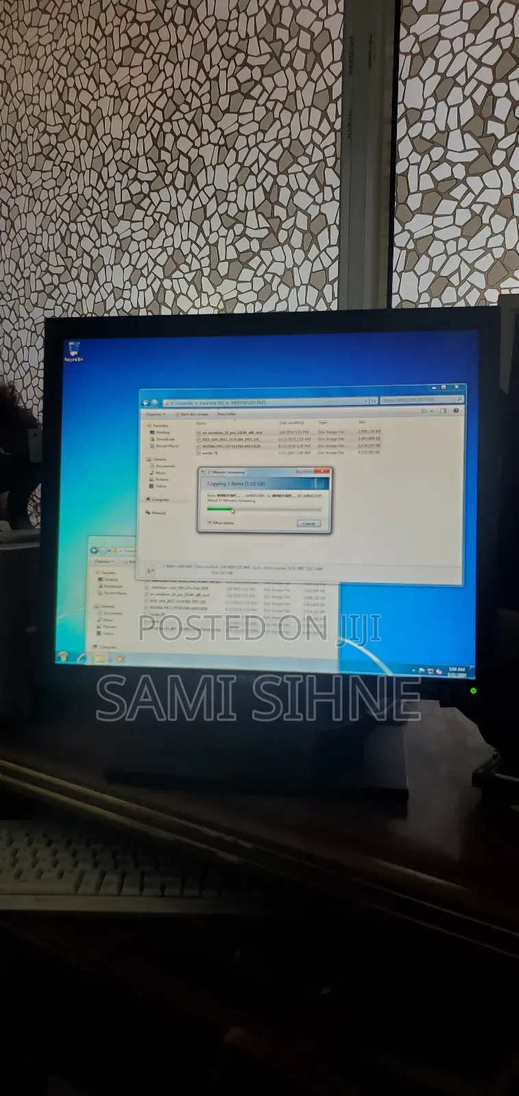 Dell 19 Inch Monitor Horizontal 1 Line at the Bottom