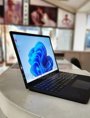 New Laptop Microsoft Surface 16GB Intel Core I7 SSD 512GB