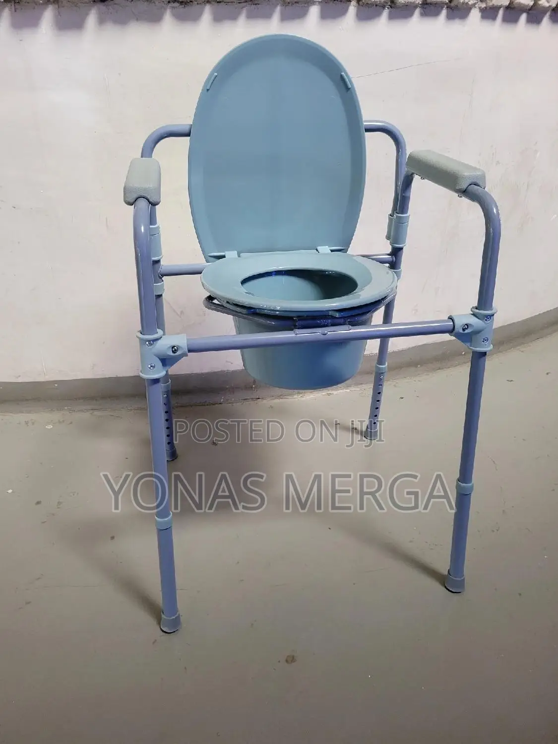 Toilet Chair፶屯bedside Commode Is 蟌፻super Strong With 150kg