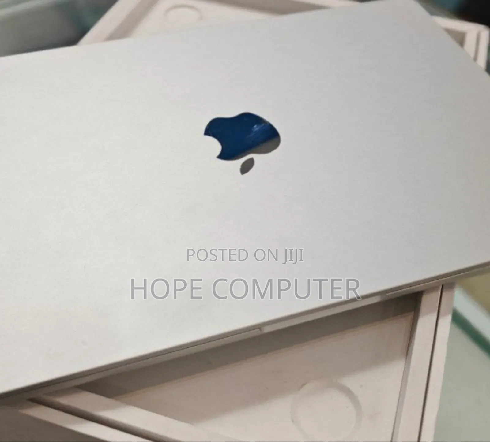 New Laptop Apple MacBook Air 2022 M2 8GB Apple M2 SSD 256GB