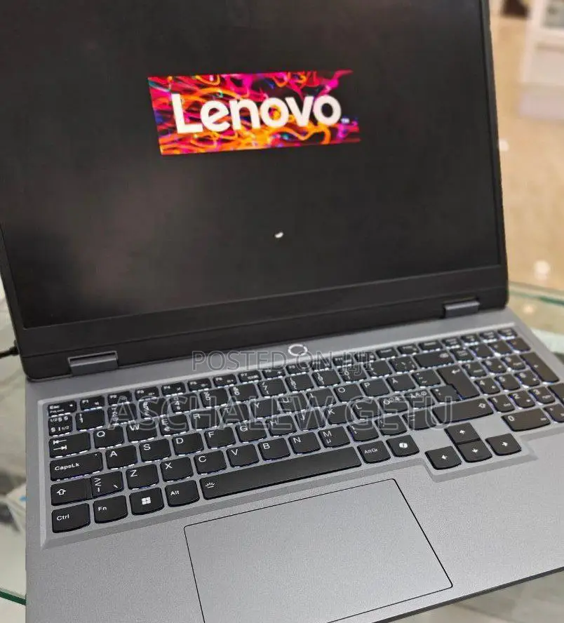 New Laptop Lenovo LOQ 15IRH8 16GB Intel Core I5 SSD 512GB