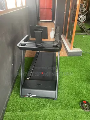 Photo - ዘመናዊ Adidas T23 የመሮጫ ማሽን