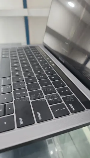 New Laptop Apple MacBook Pro 2019 8GB Intel Core I5 SSD 128GB