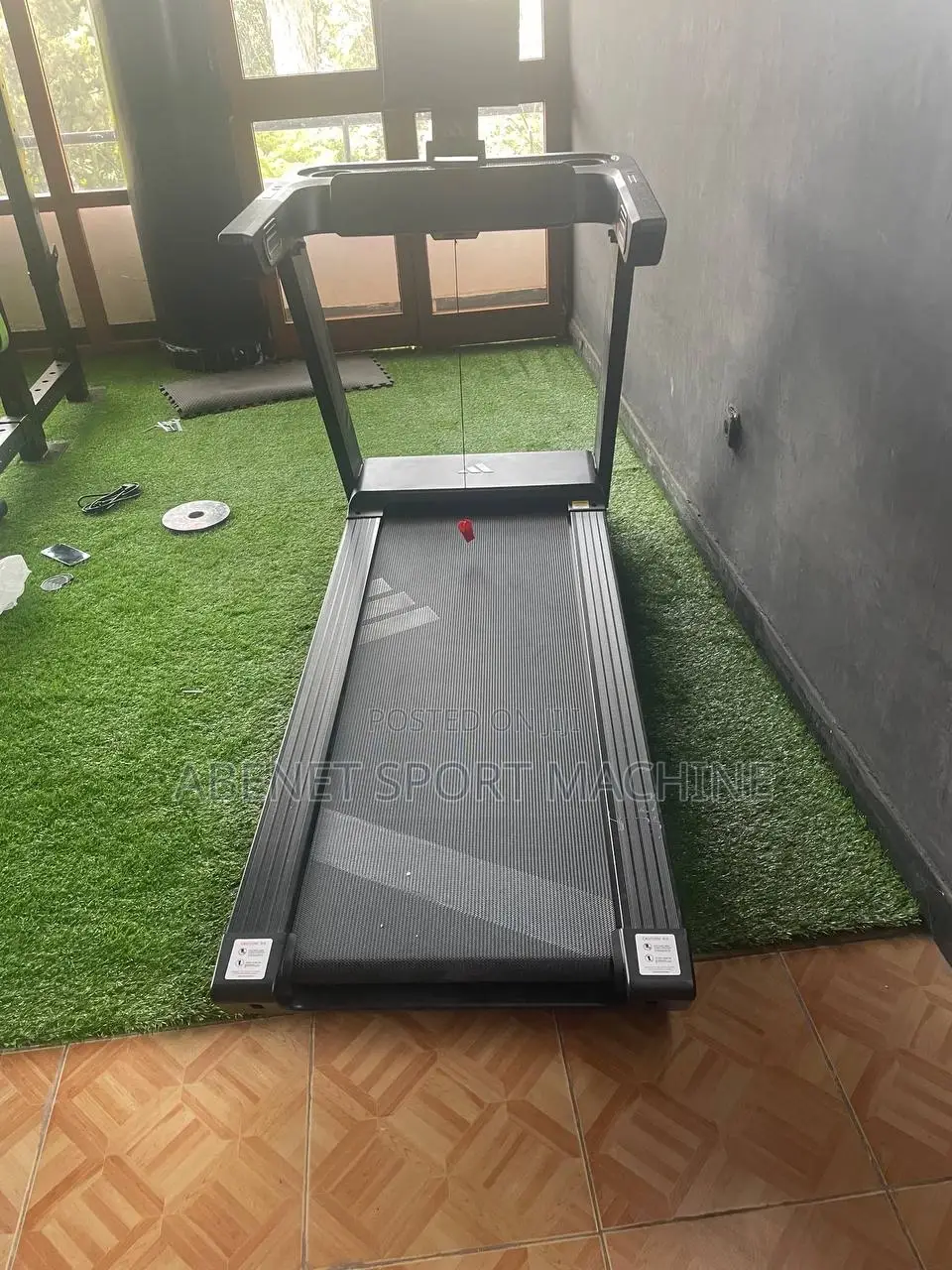 Adidas T23 የቤት መሮጫ ማሽን