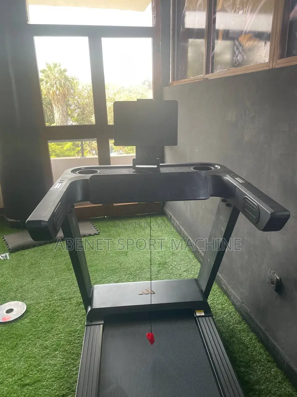 New Adidas T23 የቤት መሮጫ ማሽን