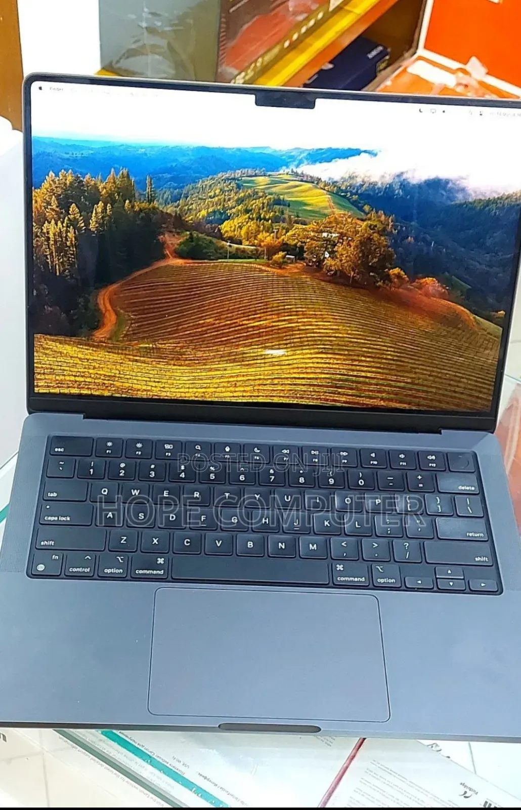 New Laptop Apple MacBook Pro 2023 M2 18GB Apple M3 SSD 512GB