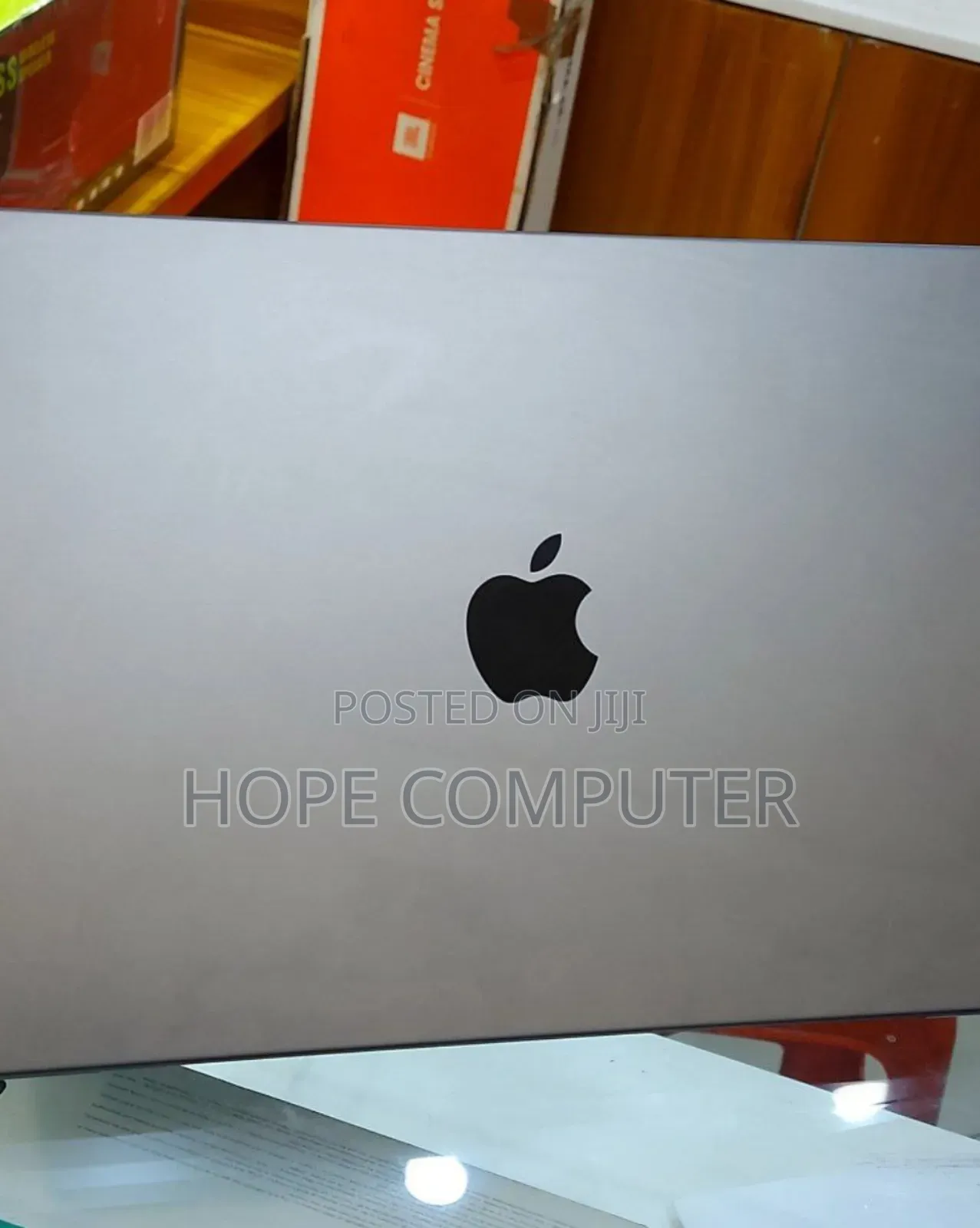 New Laptop Apple MacBook Pro 2023 M2 18GB Apple M3 SSD 512GB