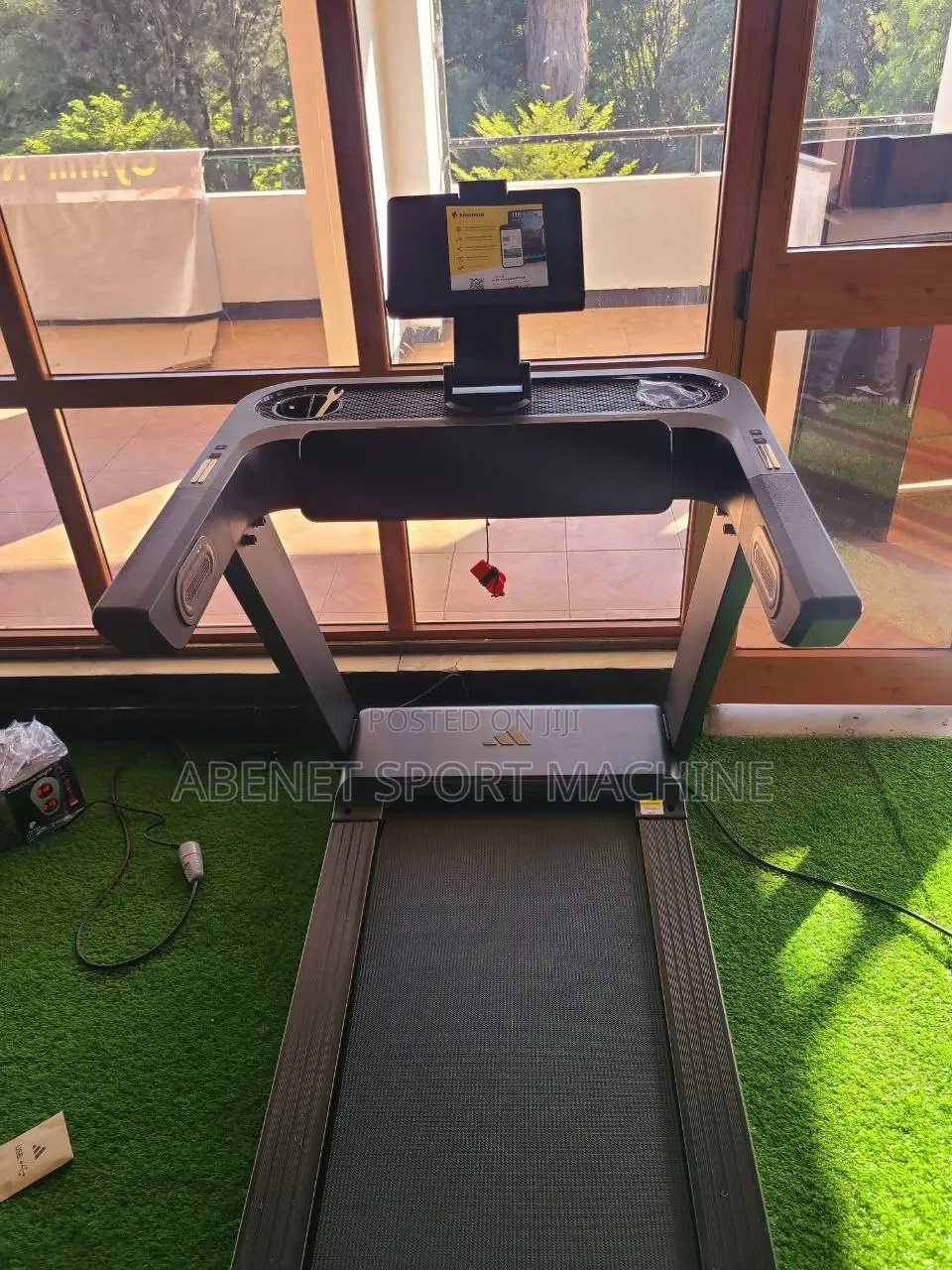 በቤቶ ጤንነቶን የሚጠብቁበት ዘመናዊ Adidas T23 የመሮጫ ማሽን