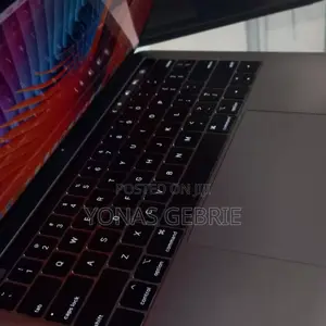 New Laptop Apple MacBook Pro 2018 8GB Intel Core i5 SSD 512GB