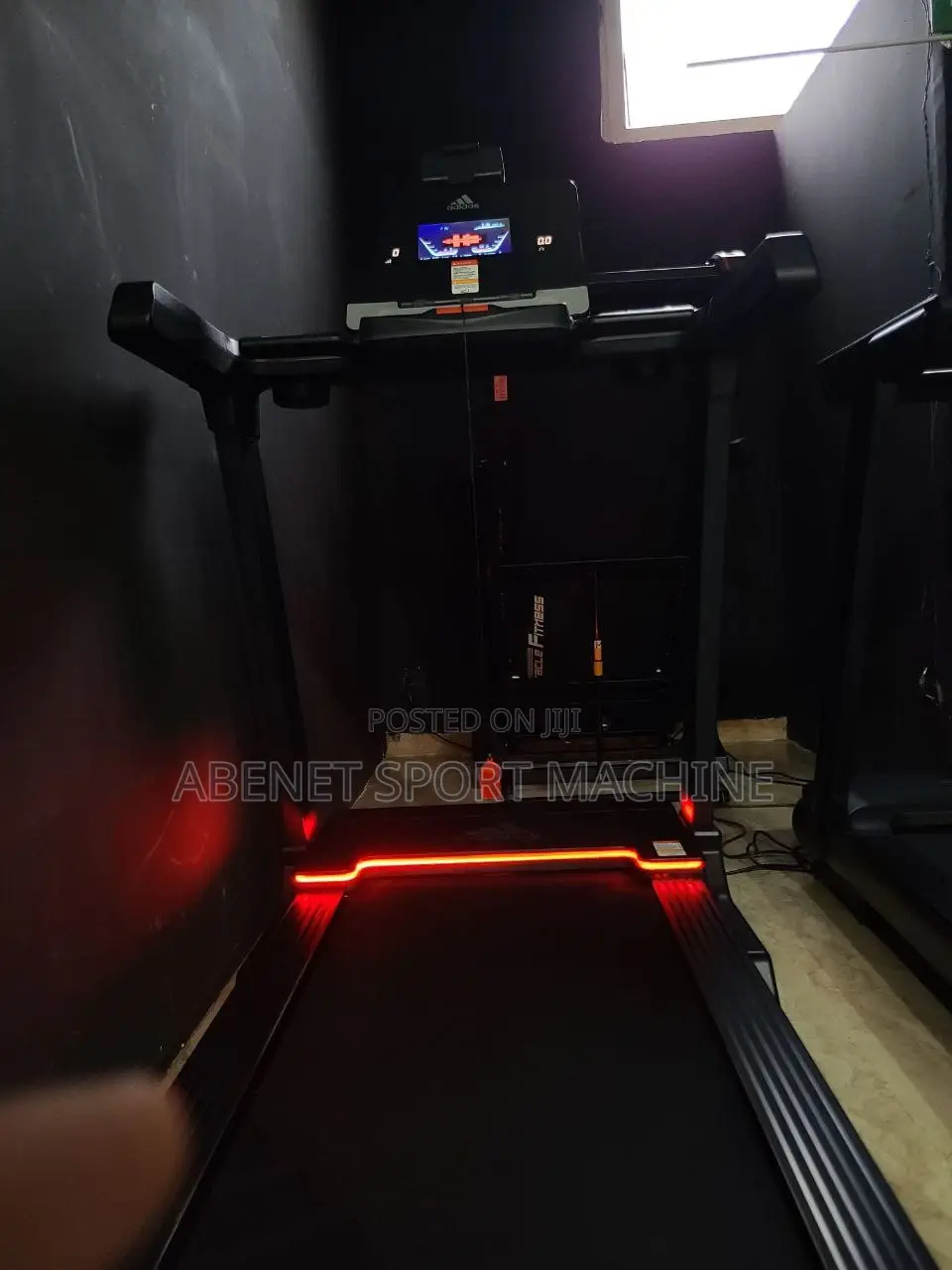 የአዉሮፓ ስታንዳርድ ዘመናዊ Adidas T29 የመሮጫ ማሽን