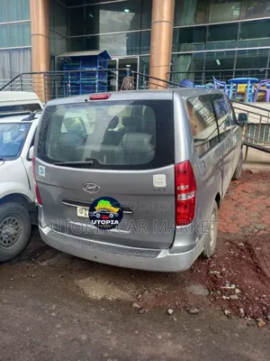 Photo - Hyundai H1 2.4 GLS 2012 Gray