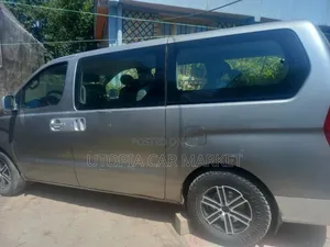 Hyundai H1 2.4 GLS 2012 Gray