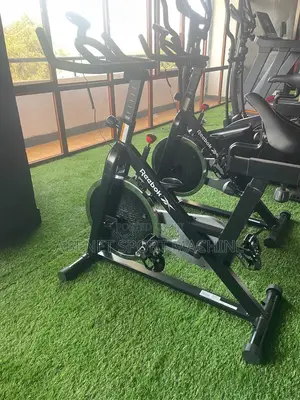 Photo - ዘመናዊ የቤት ወስጥ የስፖርት ሳይክል Reebok Sprint Bike