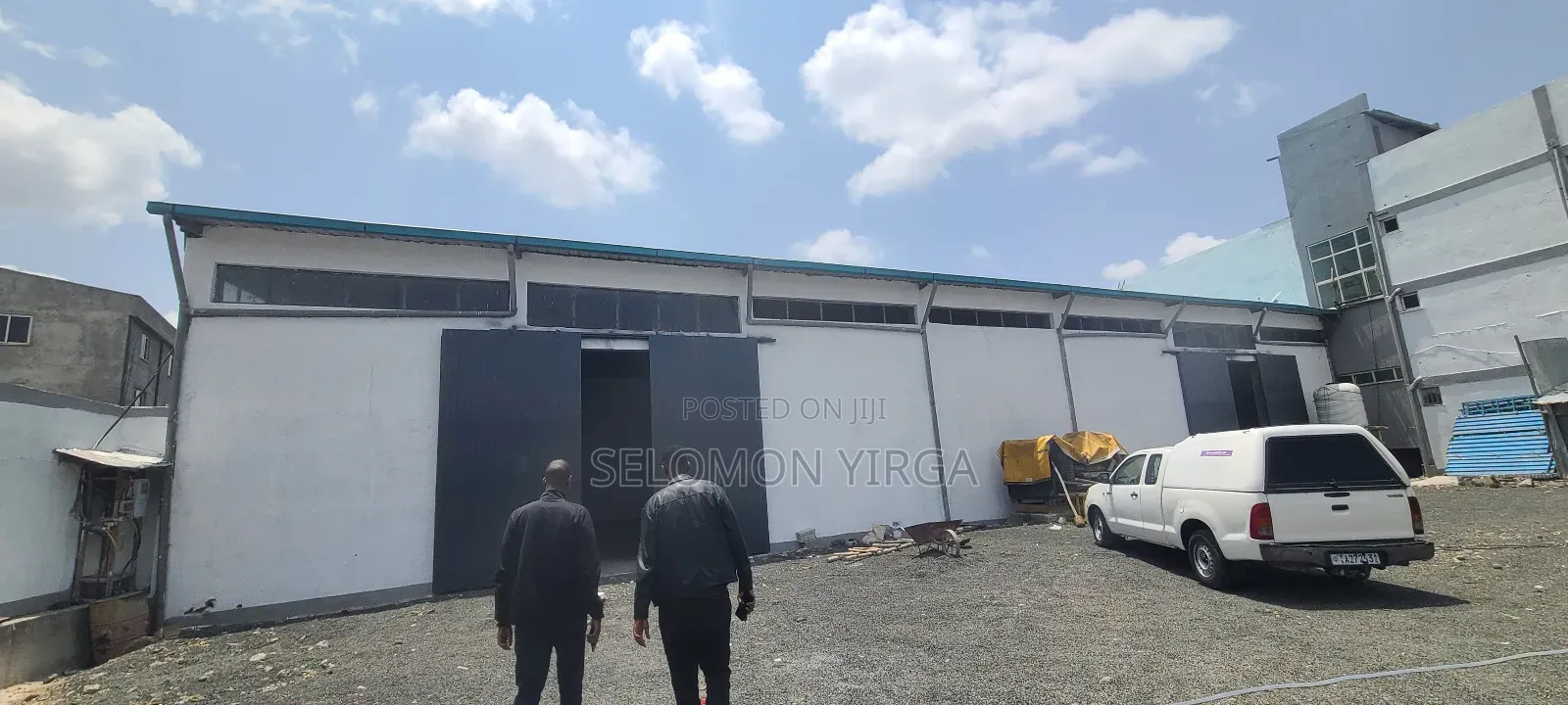 ለክሬይ የቀረበ መጋዘን ነዉ