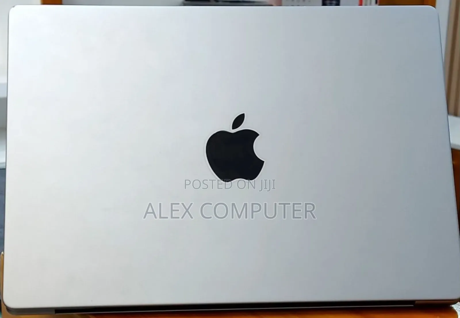 New Laptop Apple MacBook Pro M1 16GB Apple M1 Pro SSD 1T