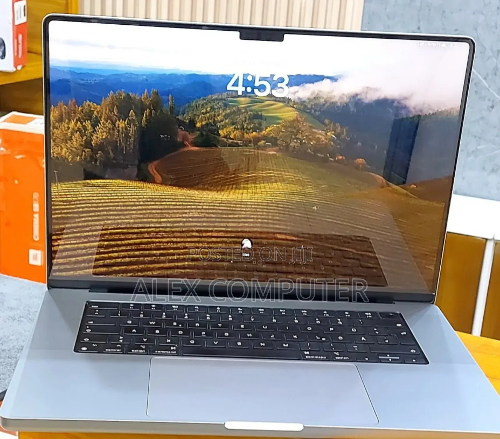 New Laptop Apple MacBook Pro M1 16GB Apple M1 Pro SSD 1T