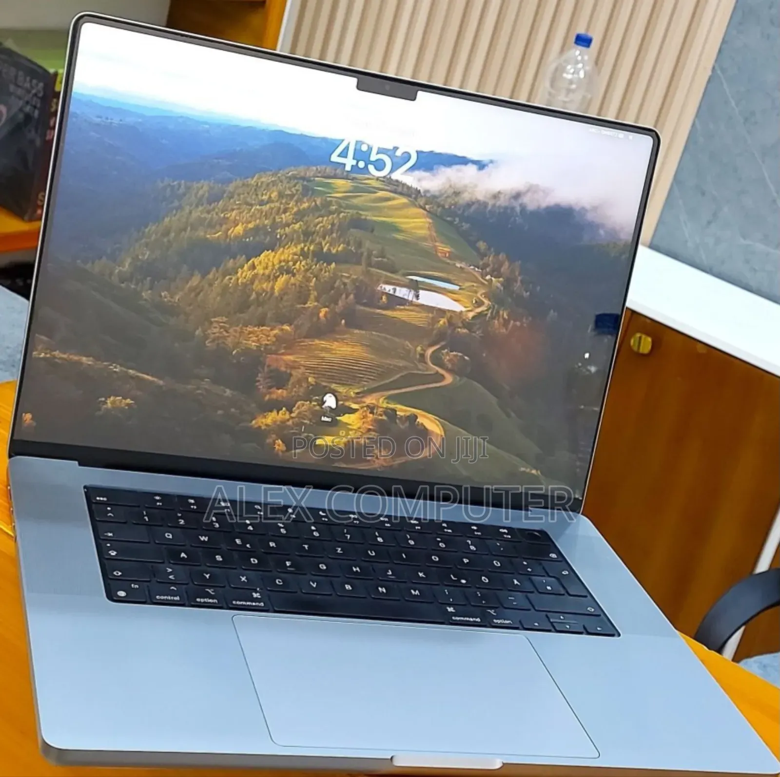 New Laptop Apple MacBook Pro M1 16GB Apple M1 Pro SSD 1T