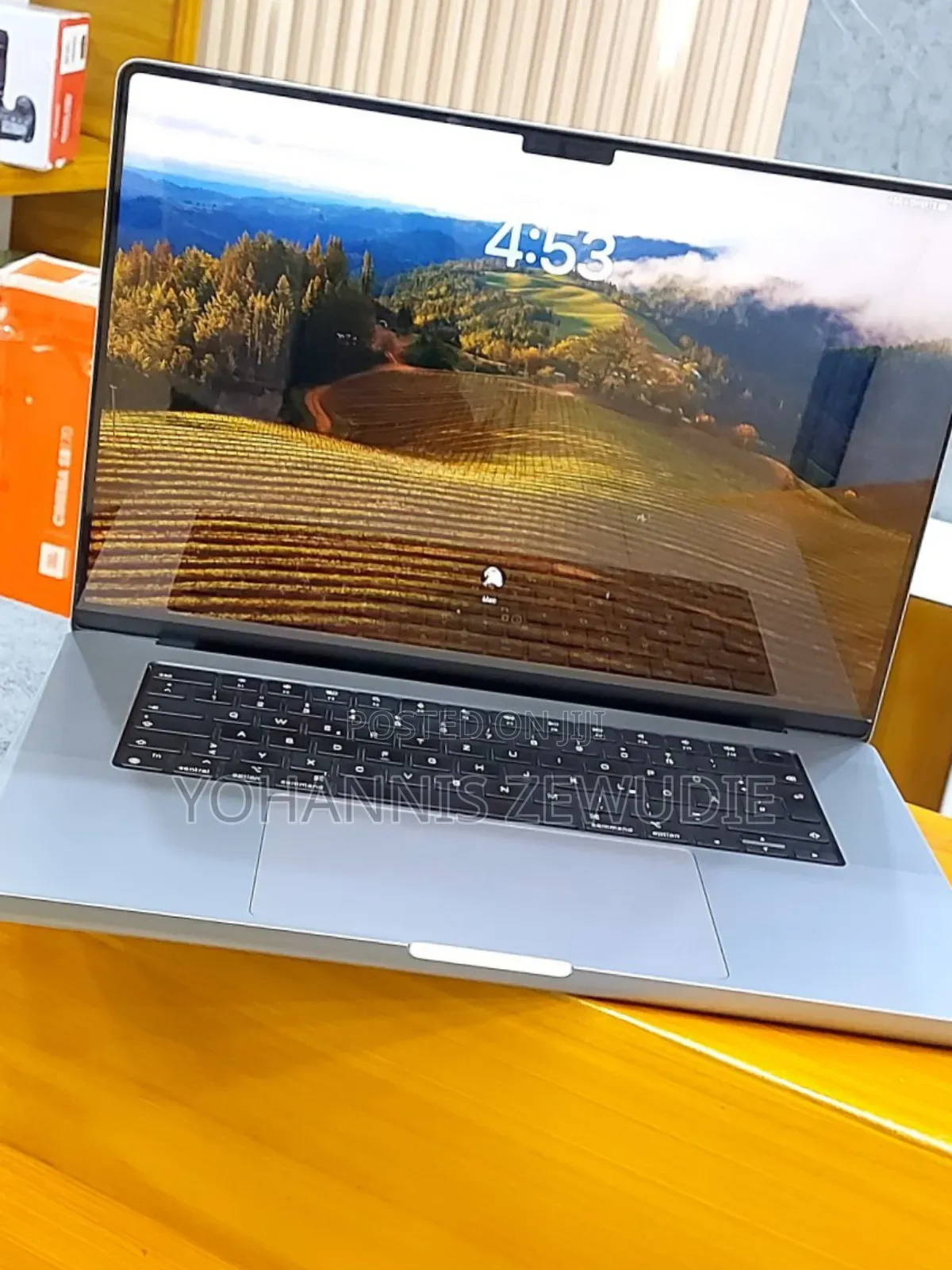 New Laptop Apple MacBook Pro M1 16GB Apple M1 Pro SSD 1T