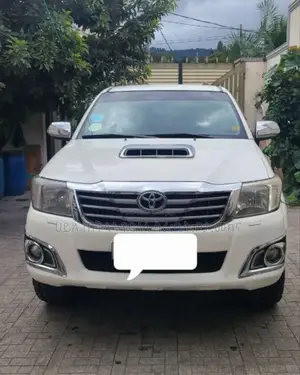 Toyota Hilux 2013 White