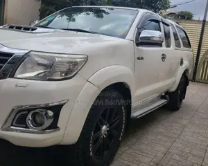 Toyota Hilux 2013 White