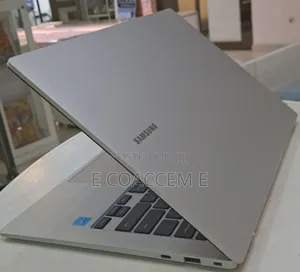 Laptop Samsung 4GB Qualcomm Snapdragon X Plus SSD 128GB