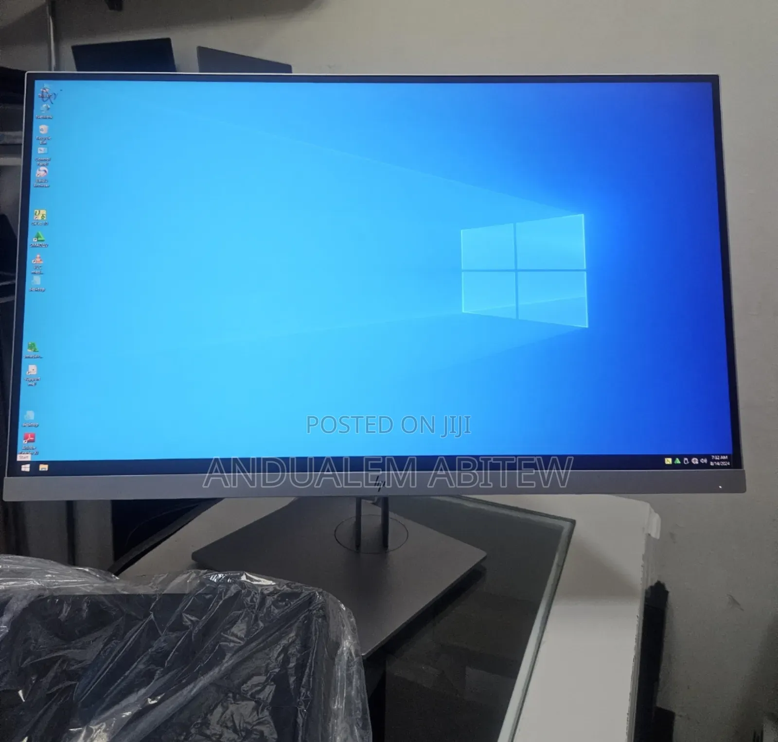 P 24 Inch Frameless Monitor