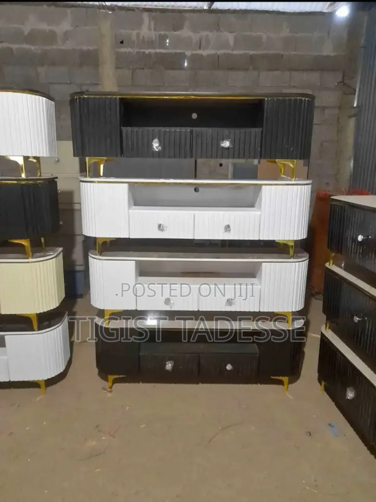 Tv Stand በፈለጉት ቀለም ሜትር ከ ሀምሣ