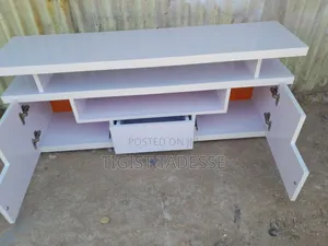 Tv Stand ሜትር ከ ሀያ እስከ 43' Inch መያዝ የሚችል