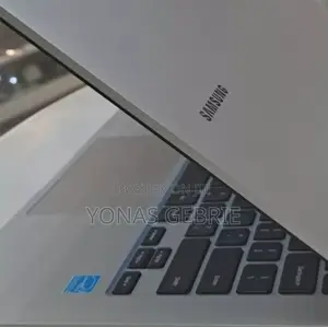 New Laptop Samsung 4GB Qualcomm Snapdragon X Elite SSD 128GB