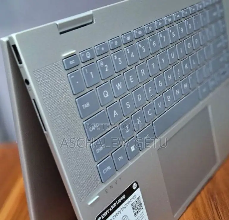 New Laptop HP Envy X360 8GB Intel Core I5 SSD 512GB