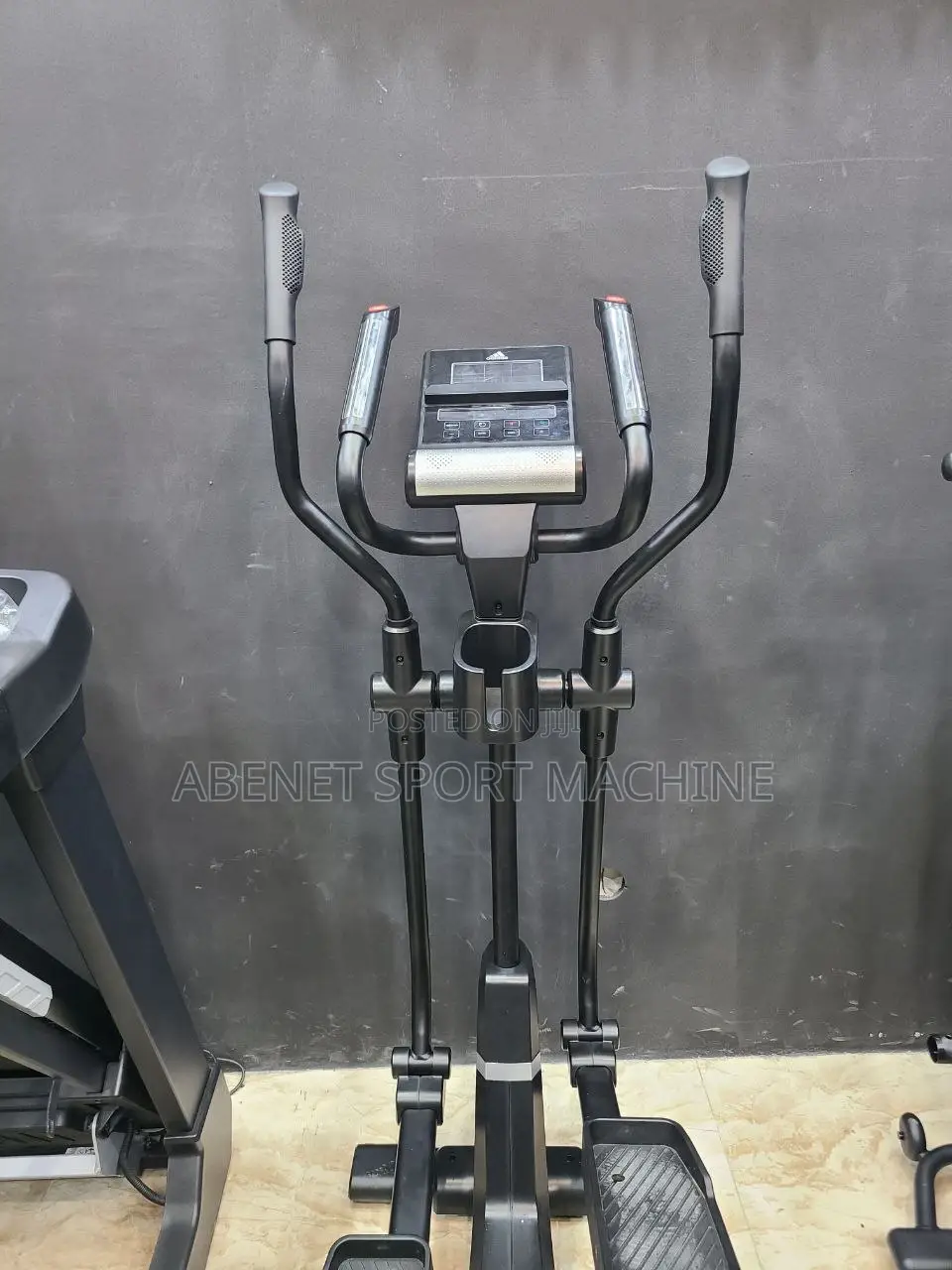 የቤት ዉስጥ ዘመናዊ Adidas X21 Cross Trainer