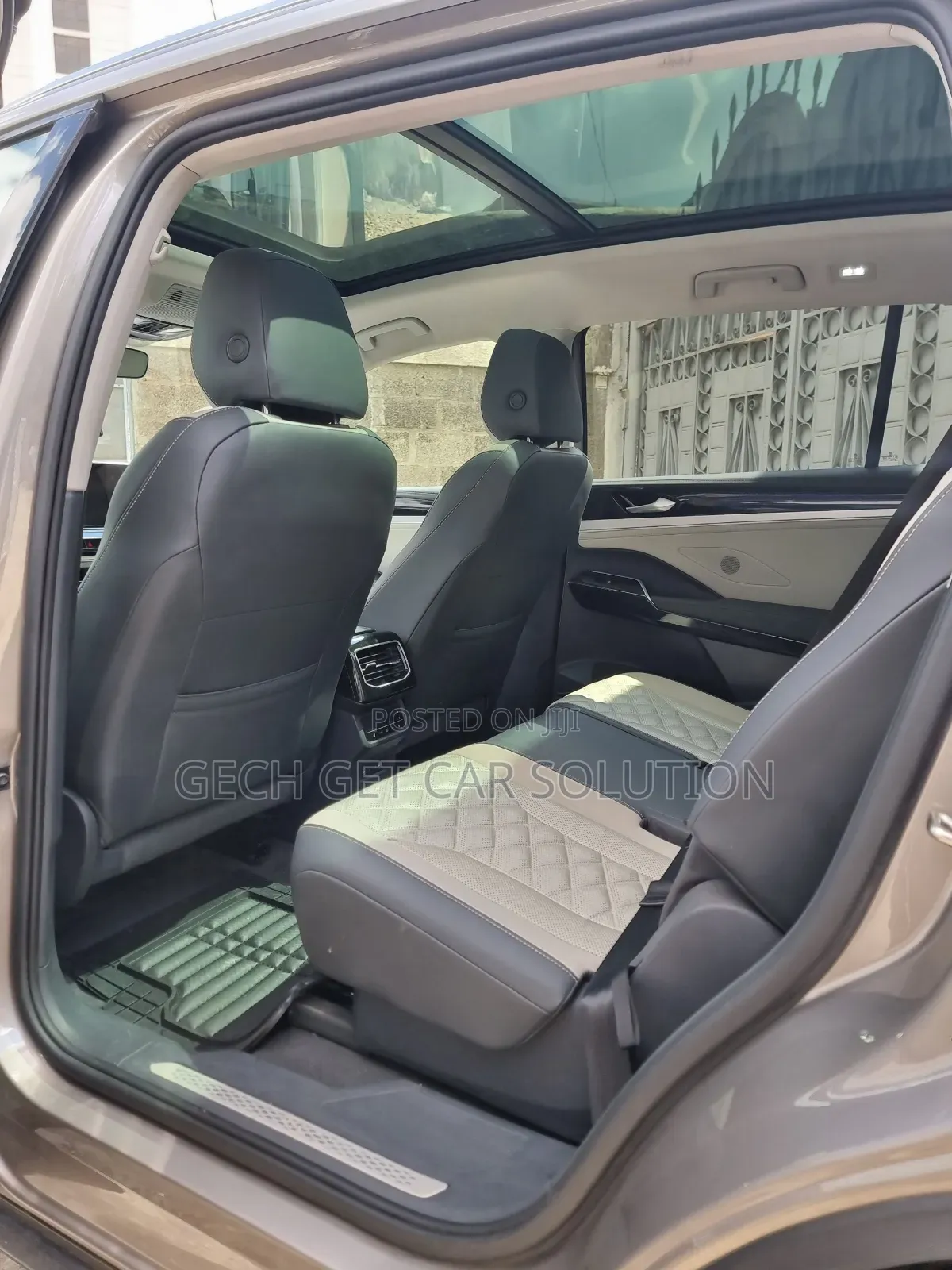 Volkswagen ID.6 2023 Gold