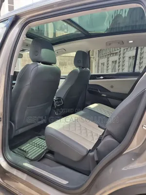 Volkswagen ID.6 2023 Gold