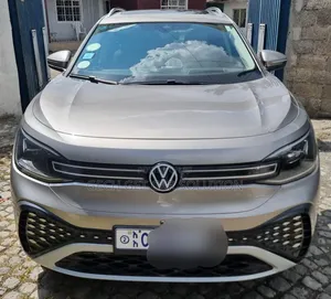 Volkswagen ID.6 2023 Gold