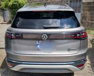 Volkswagen ID.6 2023 Gold