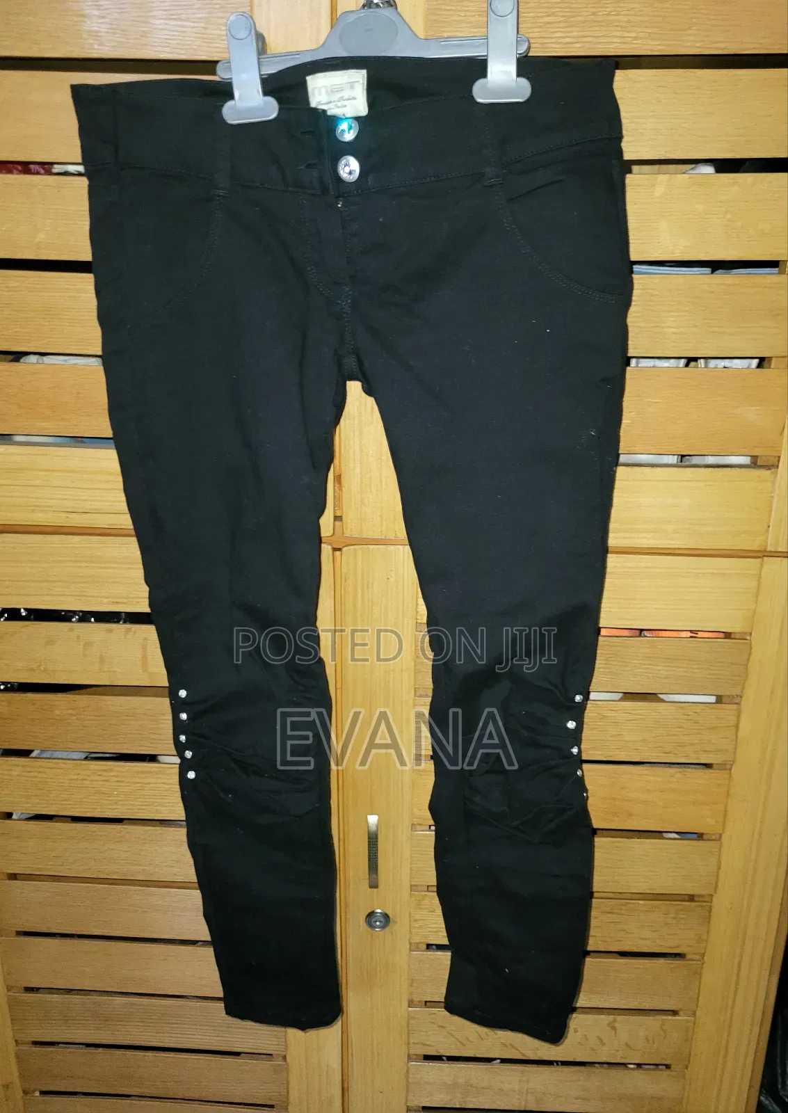 Black Jeans Met Brand