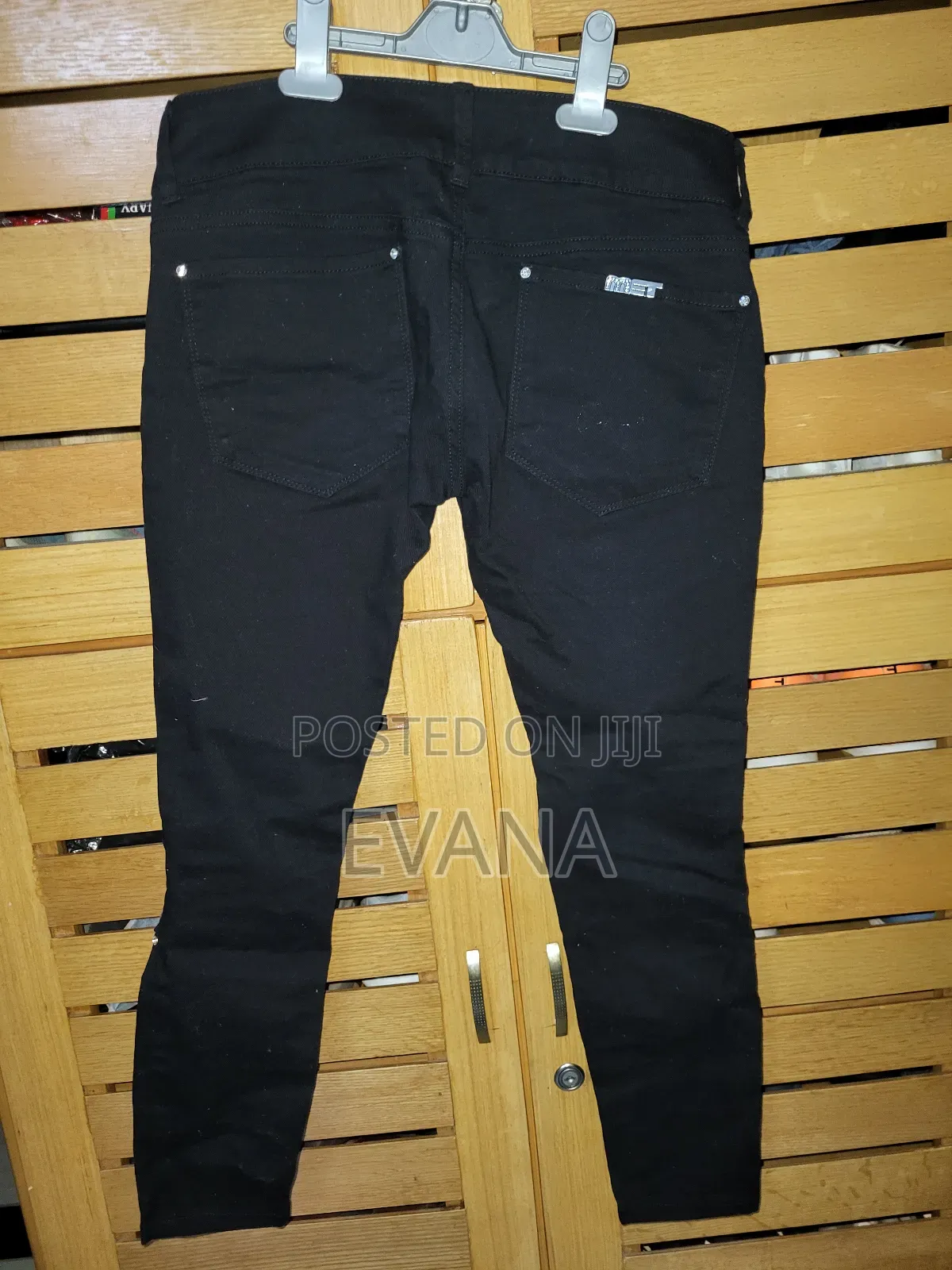 Black Jeans Met Brand