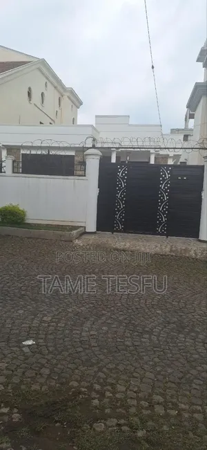 Furnished 4bdrm Villa in Wosene Best Location, Yeka for sale