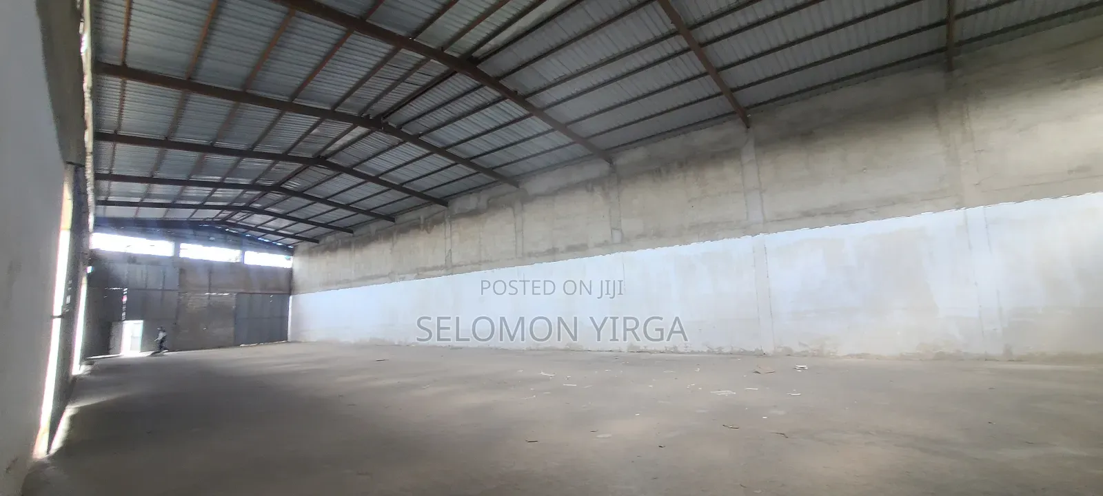 የሚሸጥ መጋዘን አለ