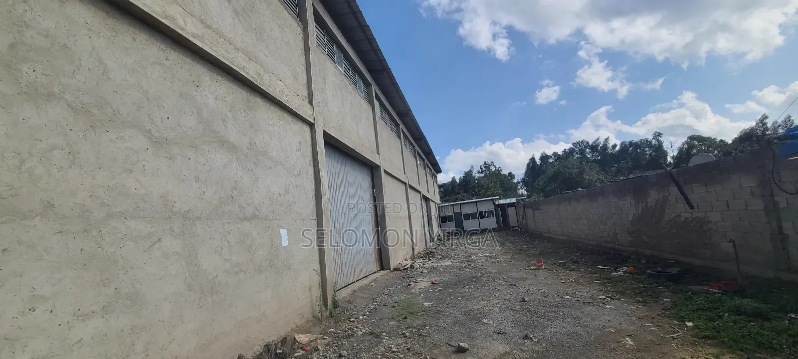 የሚሸጥ መጋዘን አለ