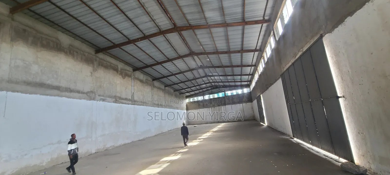 የሚሸጥ መጋዘን አለ