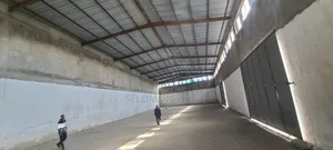 የሚሸጥ መጋዘን አለ