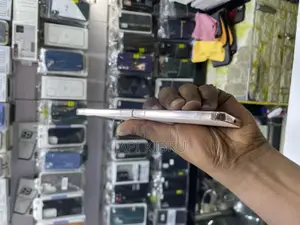 New Samsung Galaxy Z Flip4 256 GB Gold