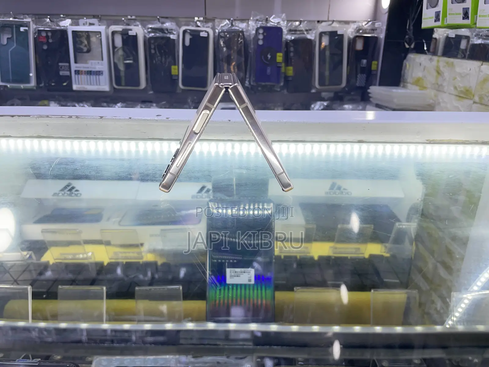 New Samsung Galaxy Z Flip4 256 GB Gold