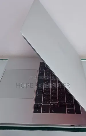 Photo - New Laptop Apple MacBook Pro 2017 16GB Intel Core I7 SSD 512GB