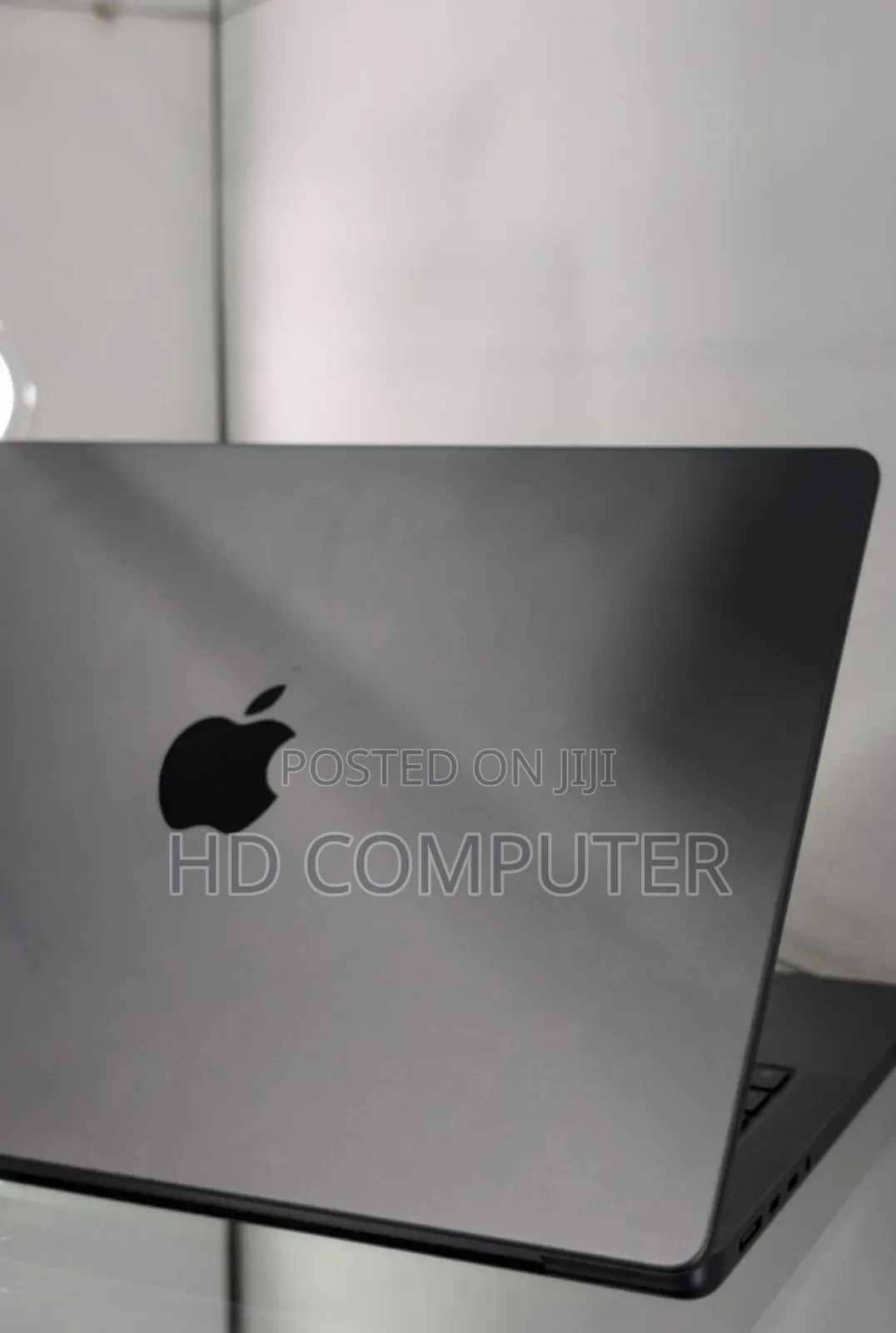 New Laptop Apple MacBook Pro 2023 M3 14-Inch 18GB Apple M3 SSD 512GB