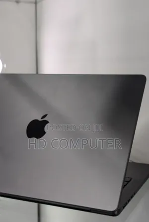 New Laptop Apple MacBook Pro 2023 M3 14-Inch 18GB Apple M3 SSD 512GB